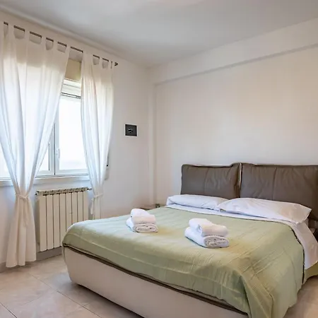 Apartman Lovely Flat With Balcony And Private Parking *